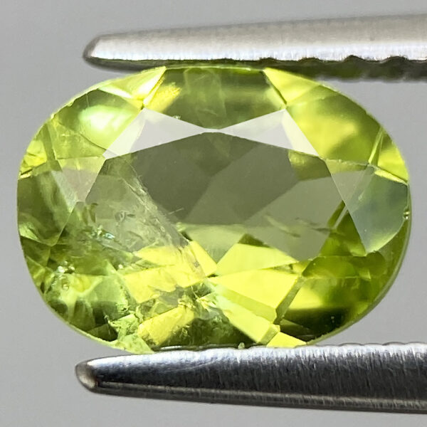 1 Natural Peridot 1.15ct Yellowish Green Oval Luster Gemstone From Sri Lanka